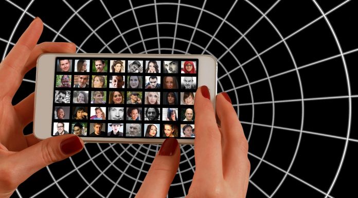 Cuida tu red de contactos, disminuye con la edad según la ciencia